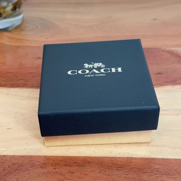 NWT Coach‎ Signature And Bow Stud Earrings Set
Plated brass and glass - Picture 3 of 5